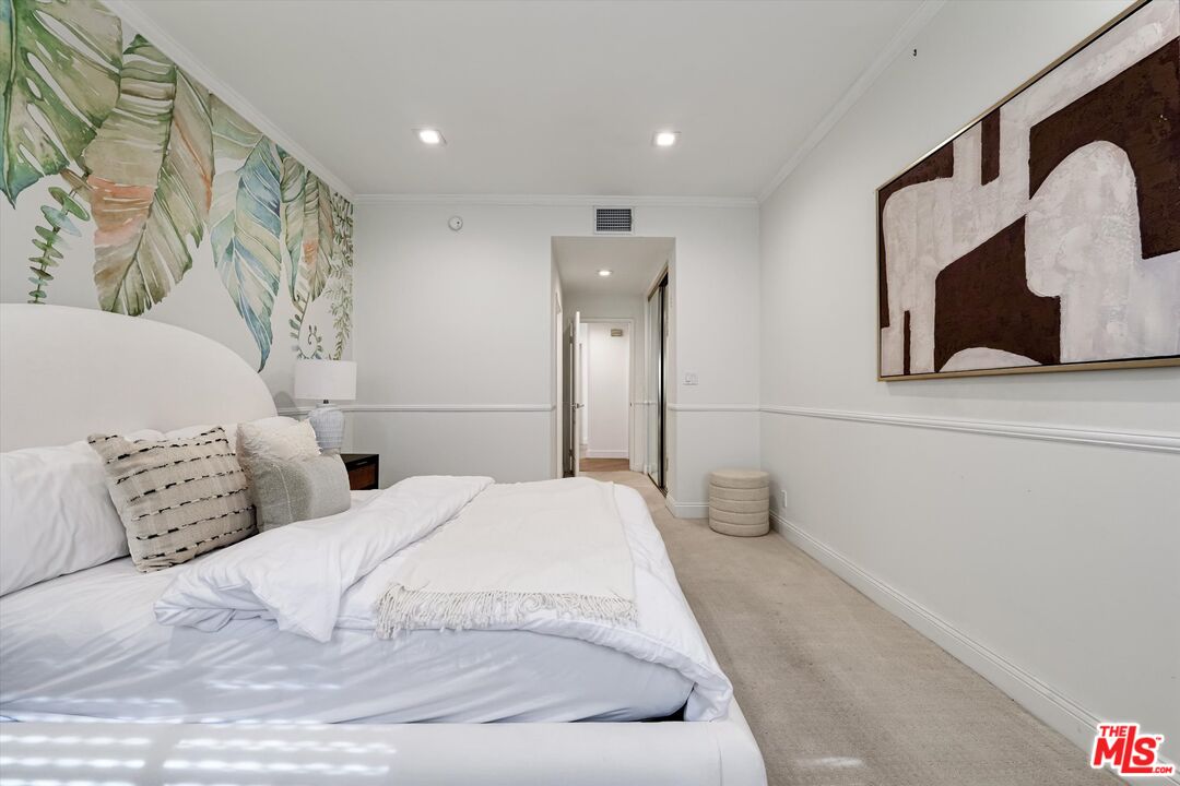 120 N Swall Dr Unit: 306