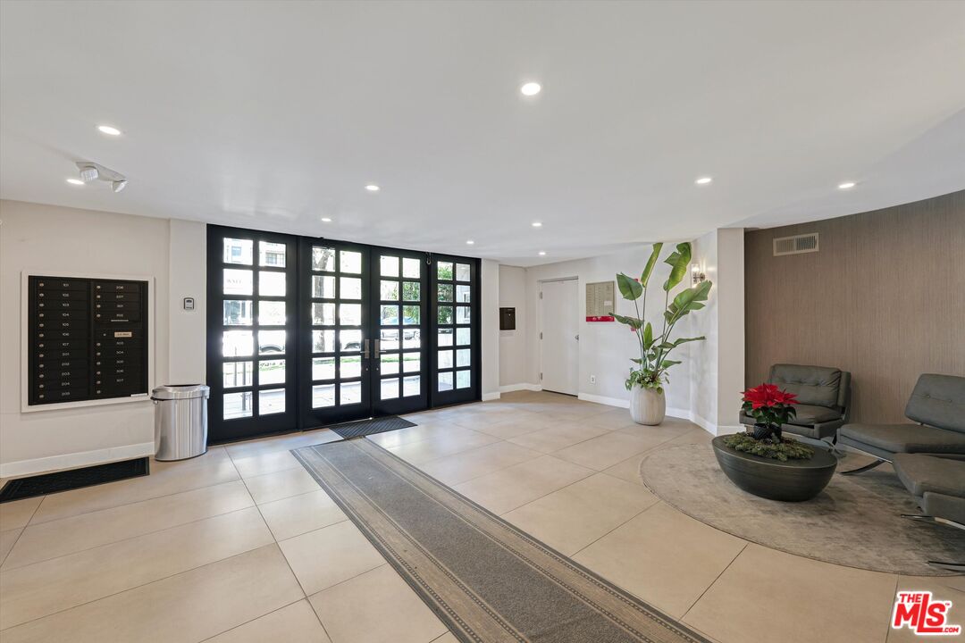 120 N Swall Dr Unit: 306