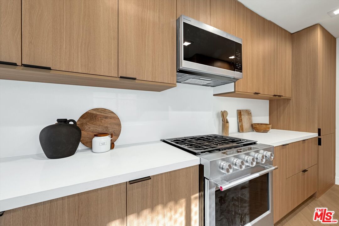 120 N Swall Dr Unit: 306