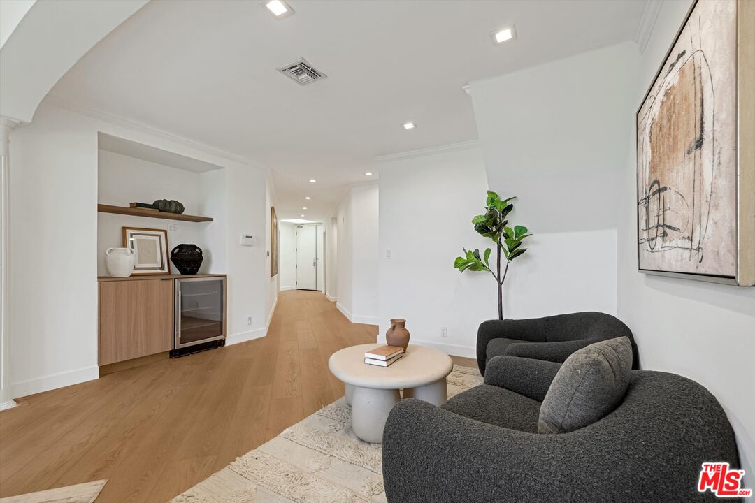 120 N Swall Dr Unit: 306