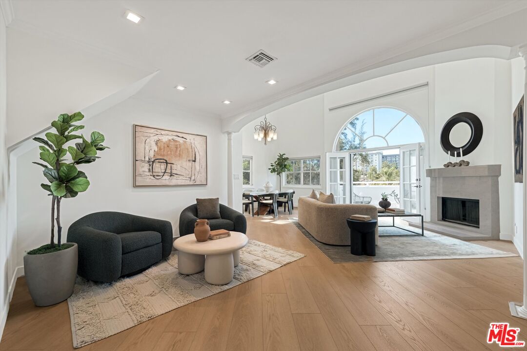 120 N Swall Dr Unit: 306