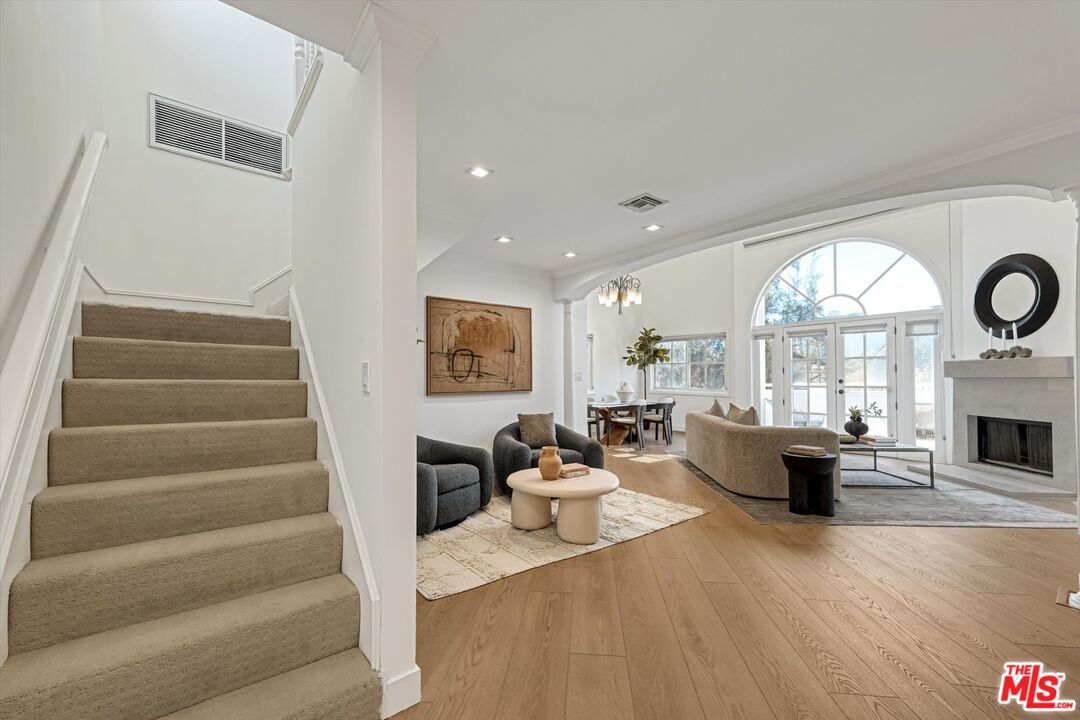 120 N Swall Dr Unit: 306