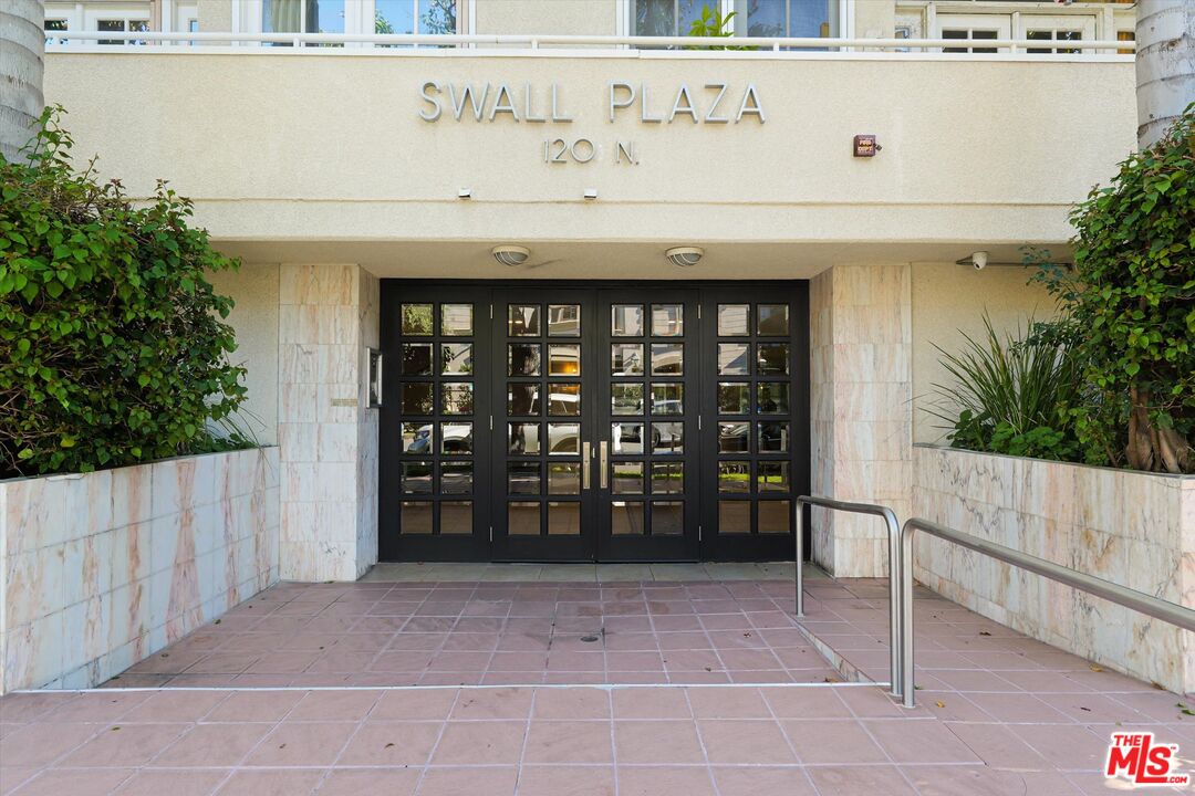 120 N Swall Dr Unit: 306