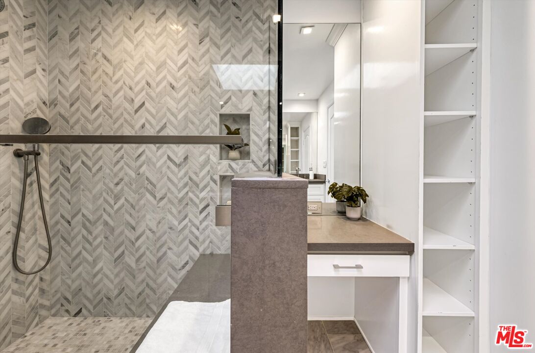 120 N Swall Dr Unit: 306