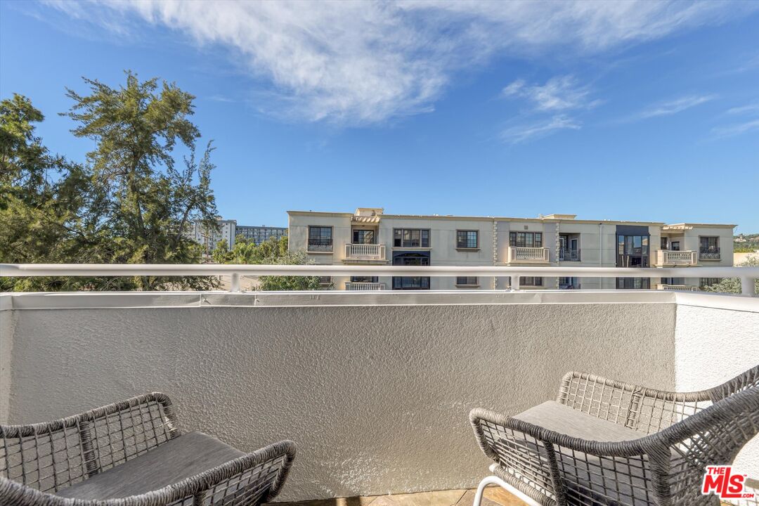 120 N Swall Dr Unit: 306