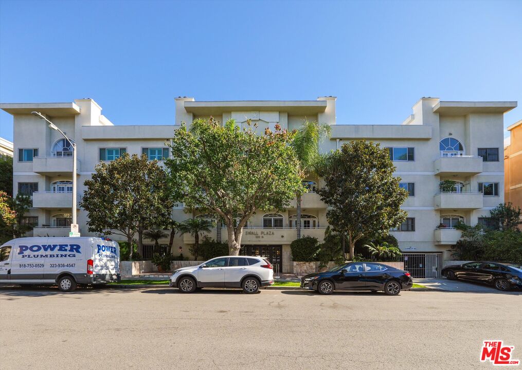 120 N Swall Dr Unit: 306