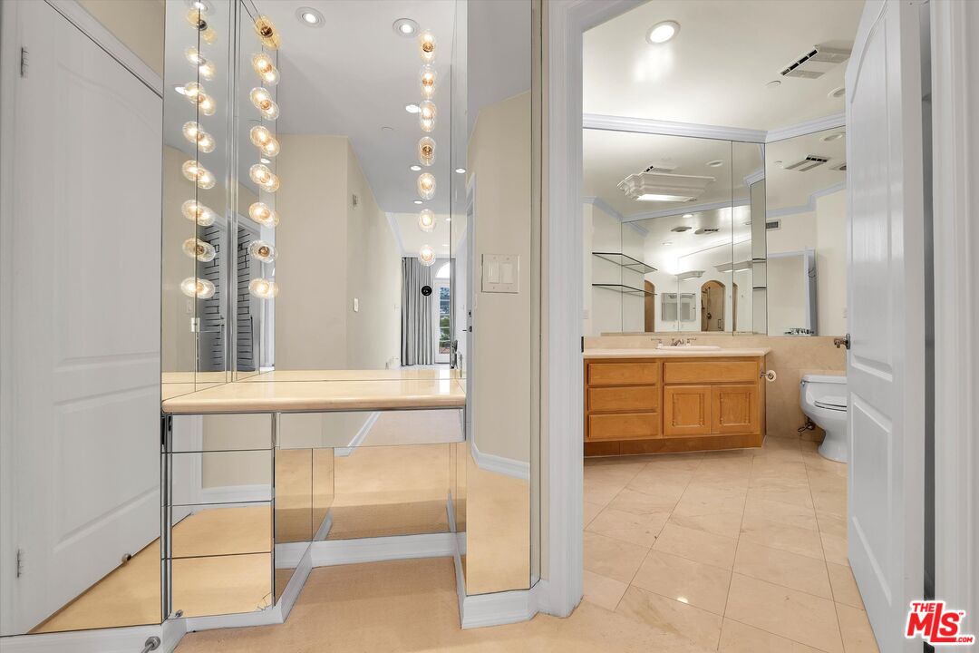 128 N Swall Dr Unit: PH6