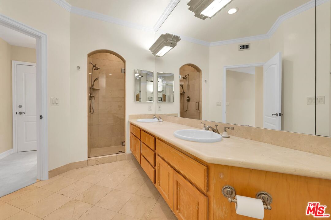 128 N Swall Dr Unit: PH6