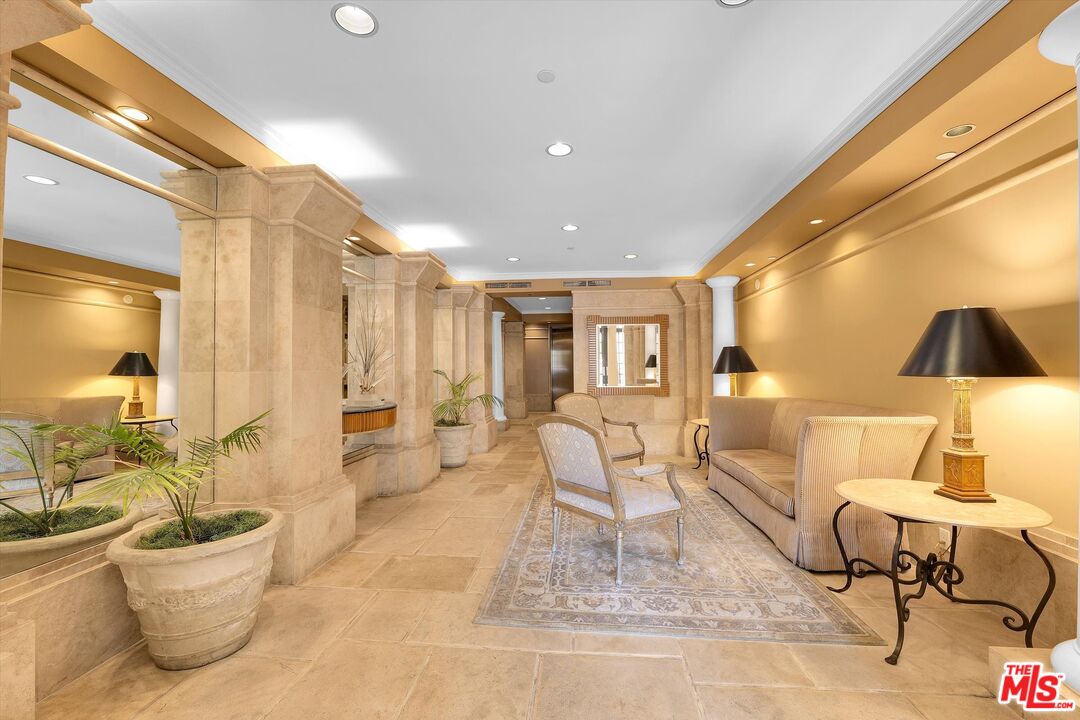 128 N Swall Dr Unit: PH6