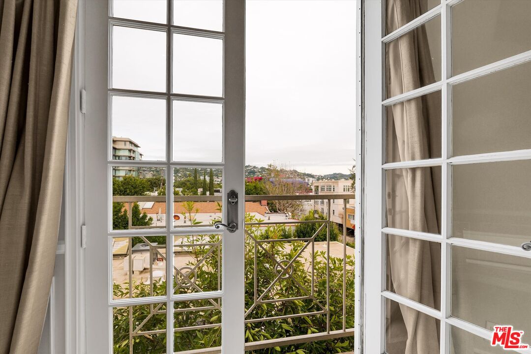 128 N Swall Dr Unit: PH6