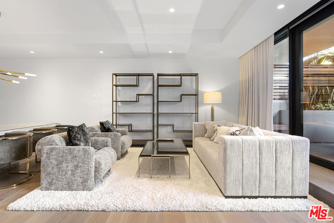 8420 W Sunset Blvd Unit: 405