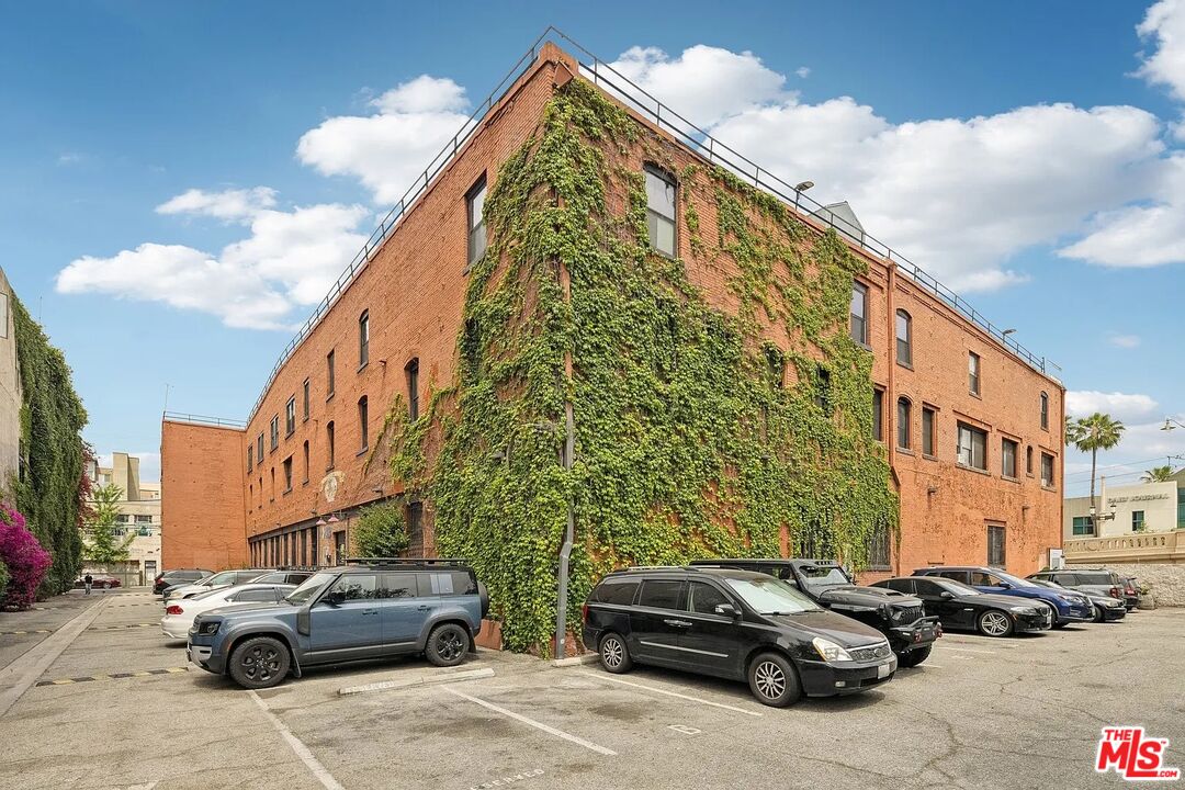 900 E 1st St Unit: 205