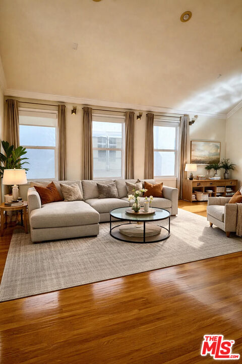 825 12th St Unit: Apt 2