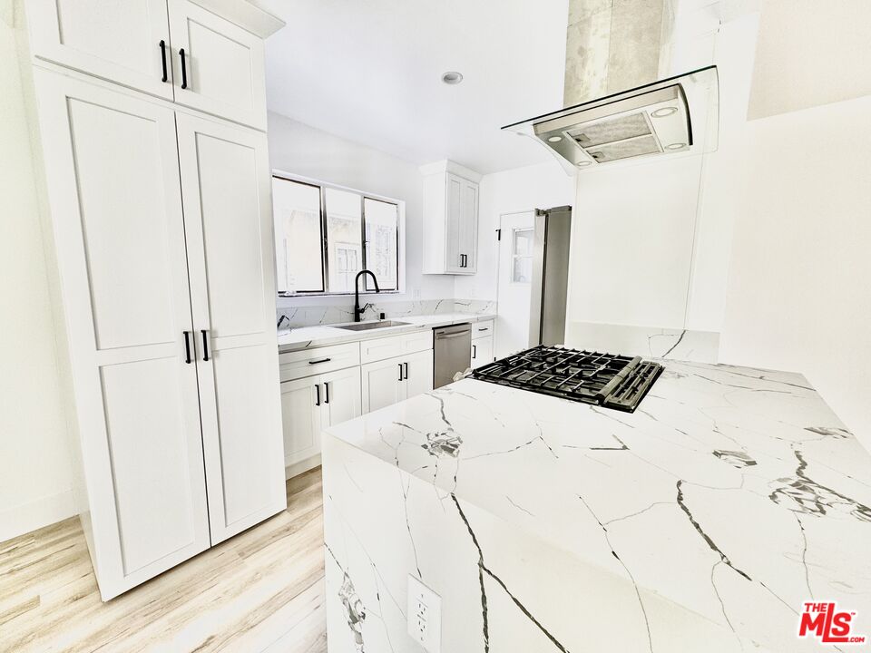 121 S Crescent Dr Unit: D