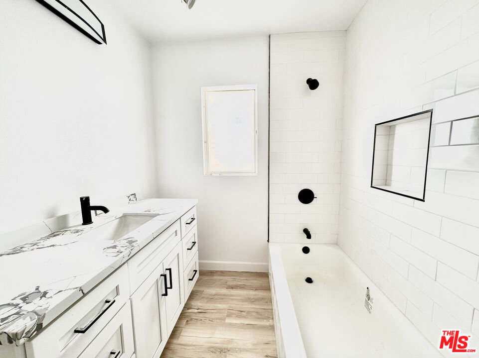 121 S Crescent Dr Unit: D