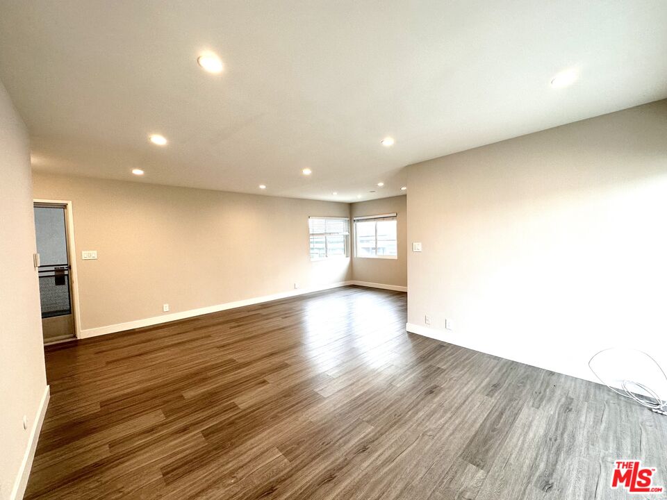 1051 S Sherbourne Dr Unit: 6