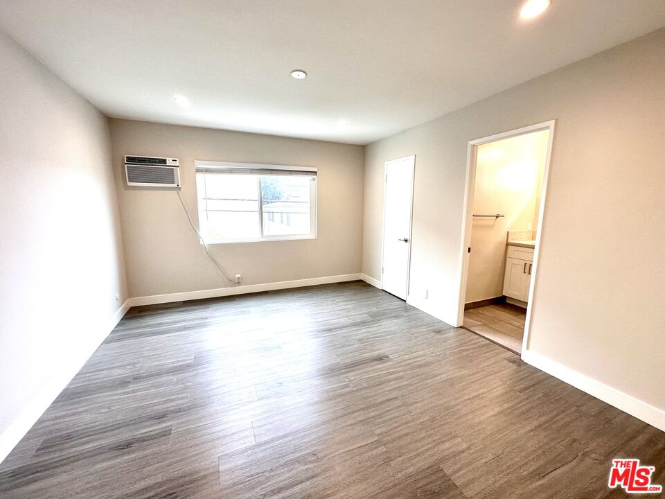 1051 S Sherbourne Dr Unit: 6