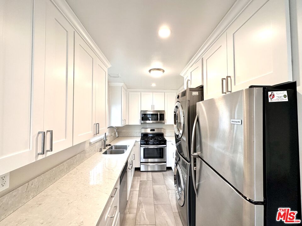 1051 S Sherbourne Dr Unit: 6