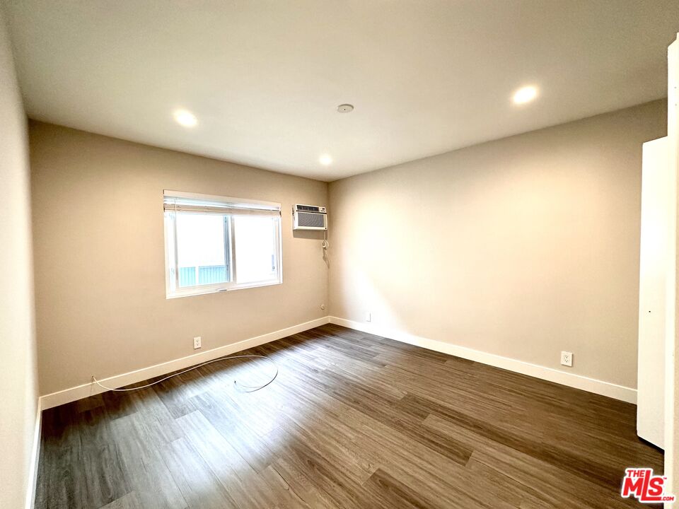 1051 S Sherbourne Dr Unit: 6