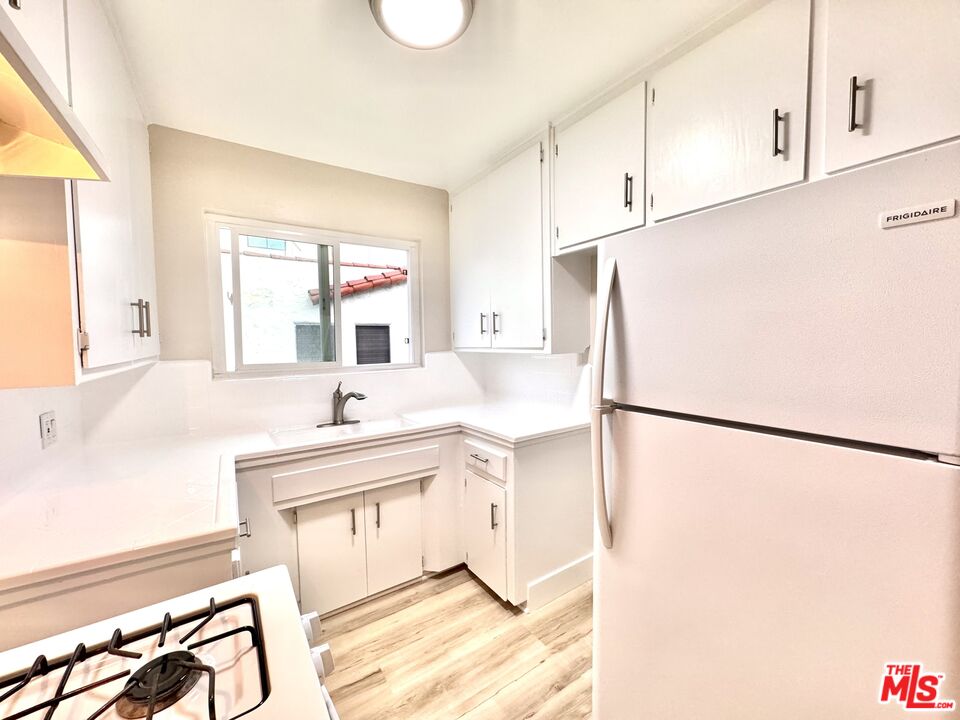 1037 S Shenandoah St Unit: 7