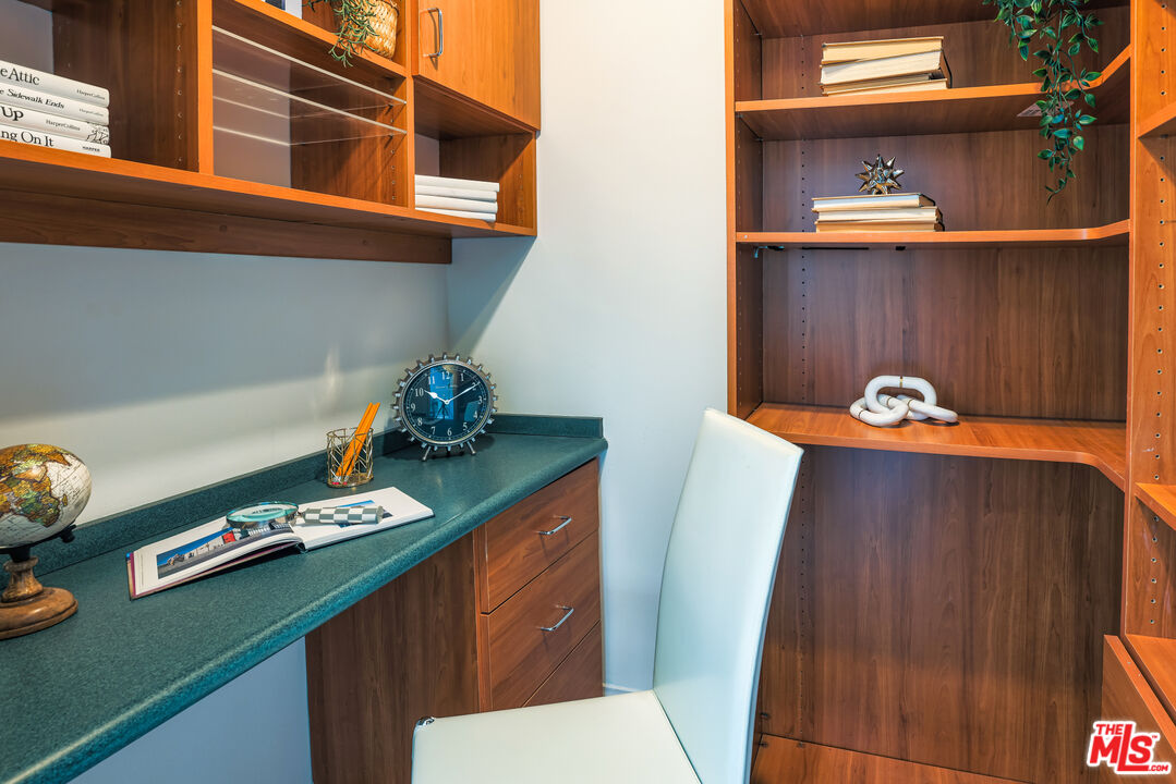 6700 Hillpark Dr Unit: 204