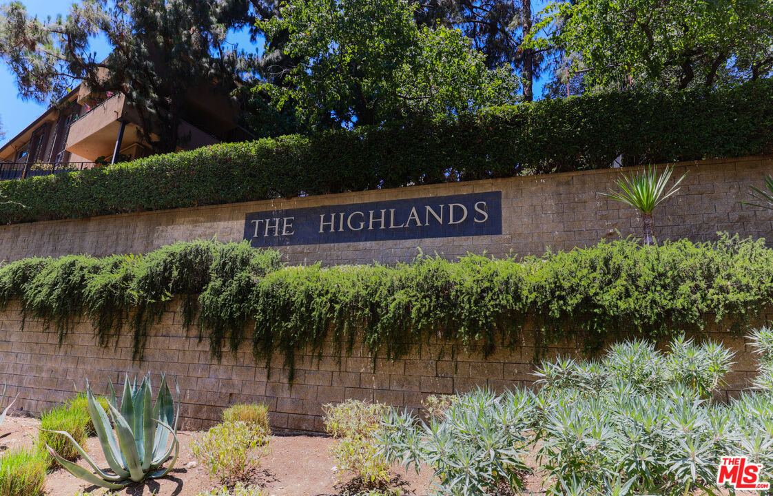 6700 Hillpark Dr Unit: 204