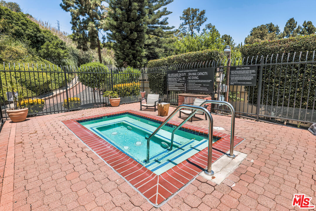 6700 Hillpark Dr Unit: 204