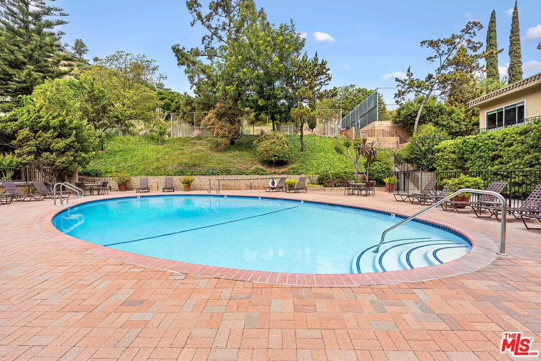 6700 Hillpark Dr Unit: 204