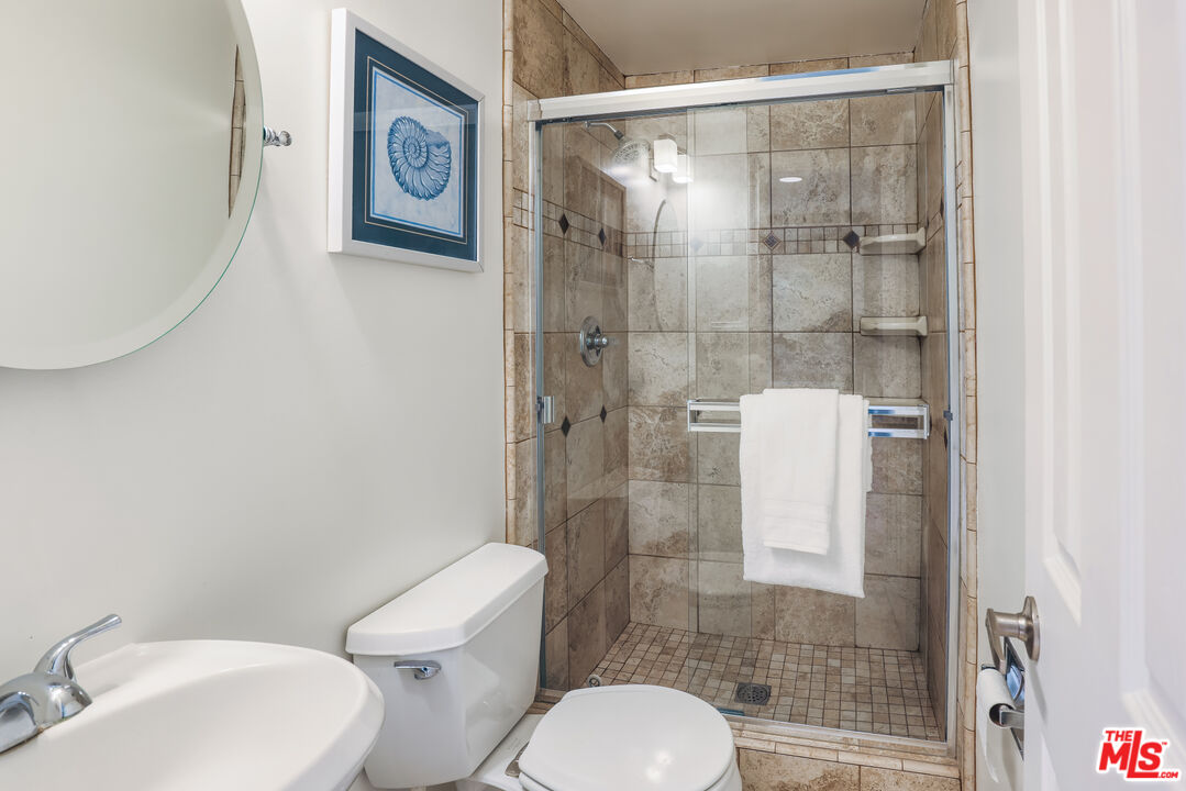 6700 Hillpark Dr Unit: 204