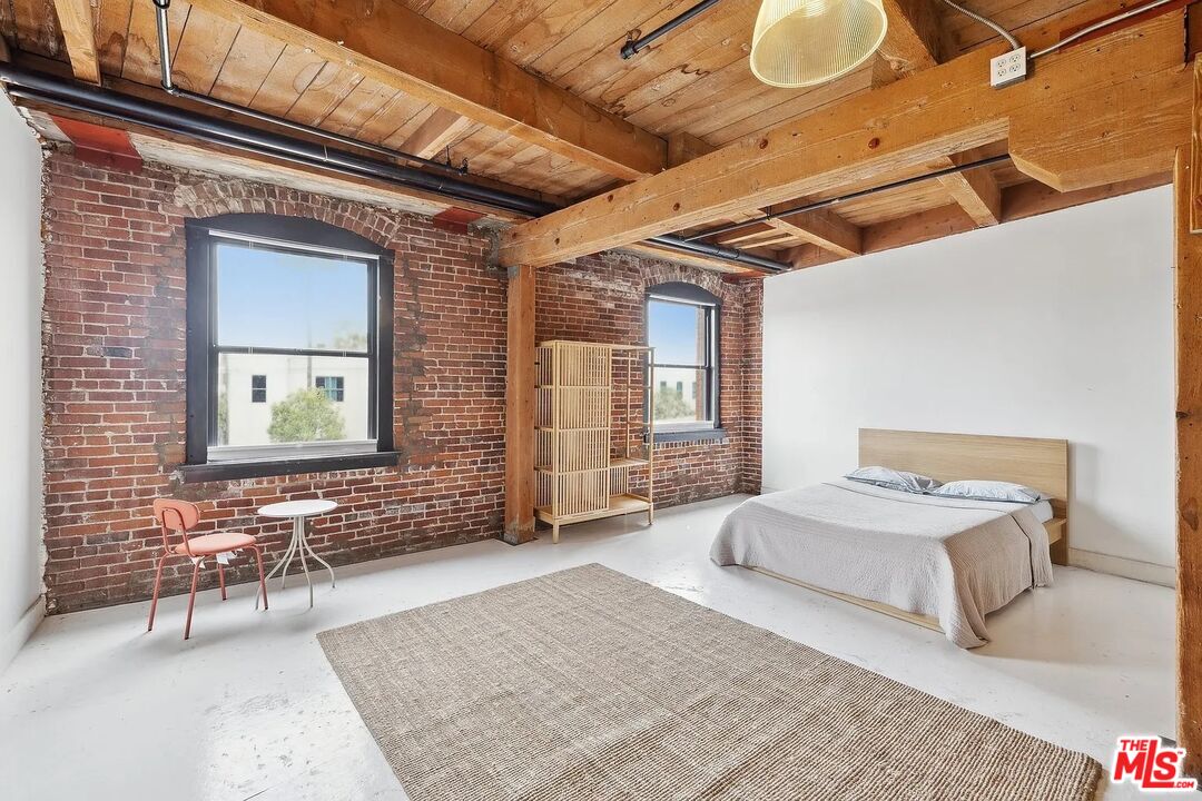 900 E 1st St Unit: 310