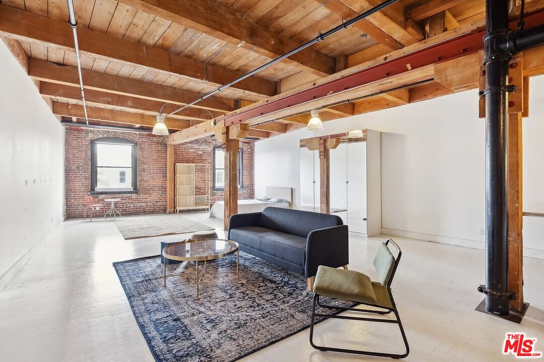 900 E 1st St Unit: 310