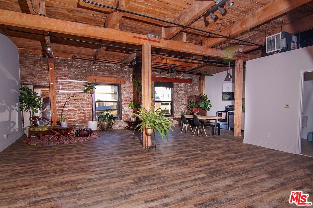 900 E 1st St Unit: 311