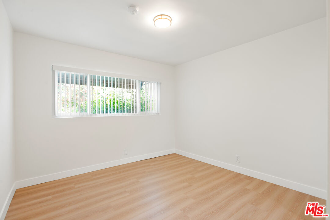 8440 Willoughby Ave Unit: 3