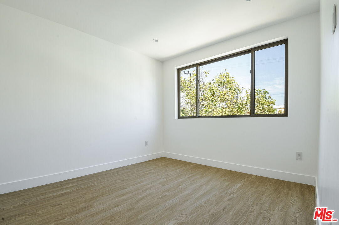 1206 N Sycamore Ave Unit: 4