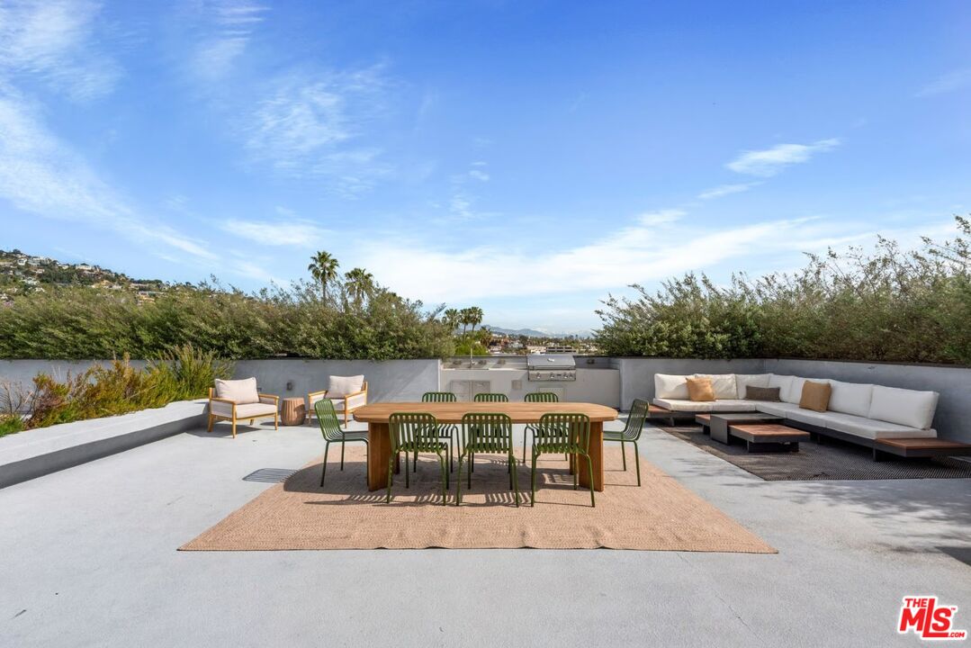 829 Larrabee St Unit: PH 404