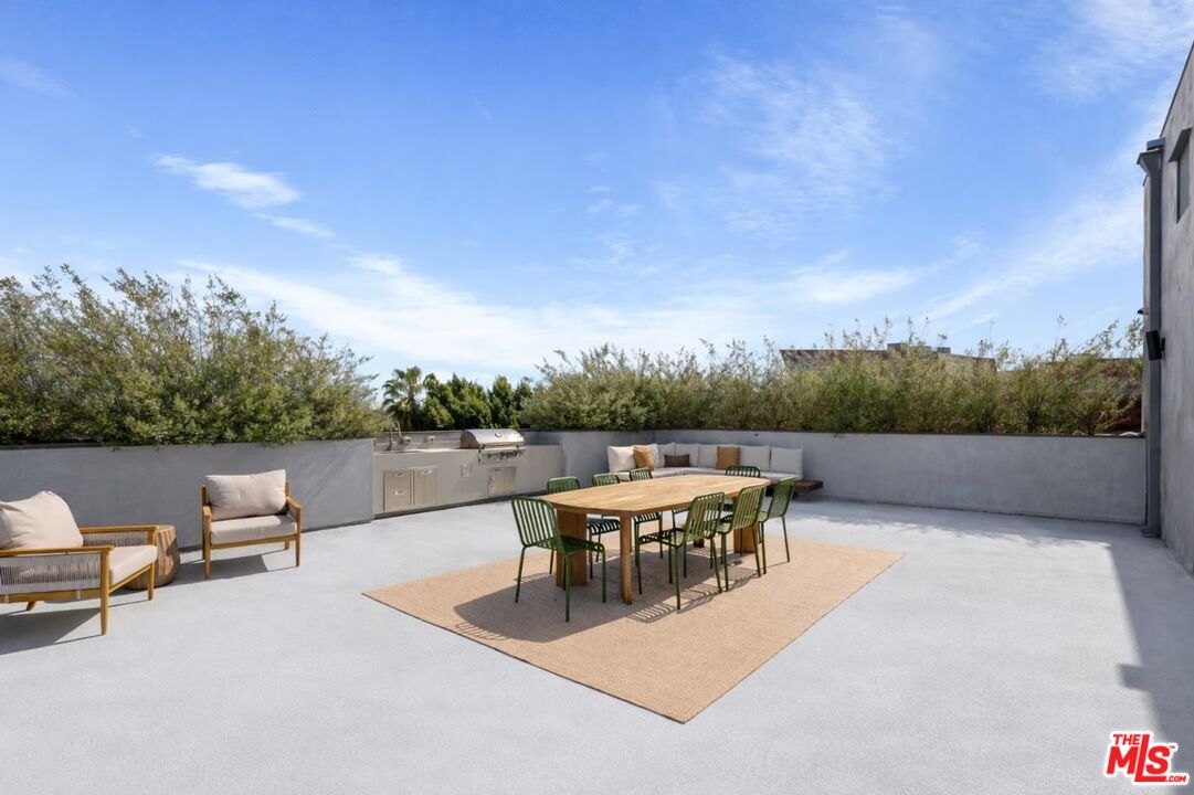 829 Larrabee St Unit: PH 404