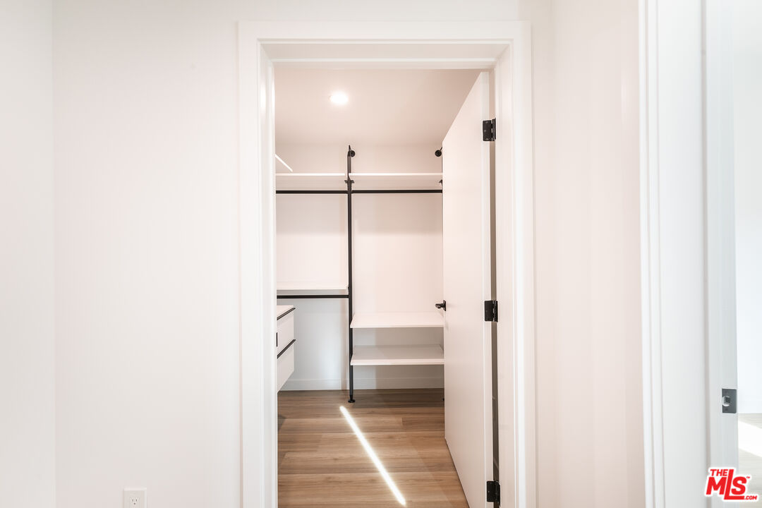 829 Larrabee St Unit: PH 404