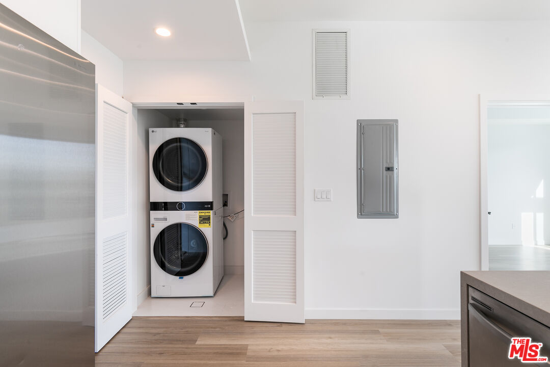 829 Larrabee St Unit: PH 404