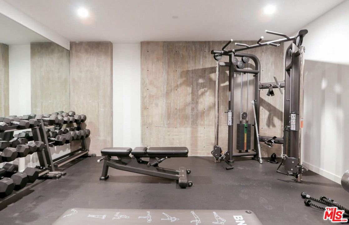 829 Larrabee St Unit: PH 404