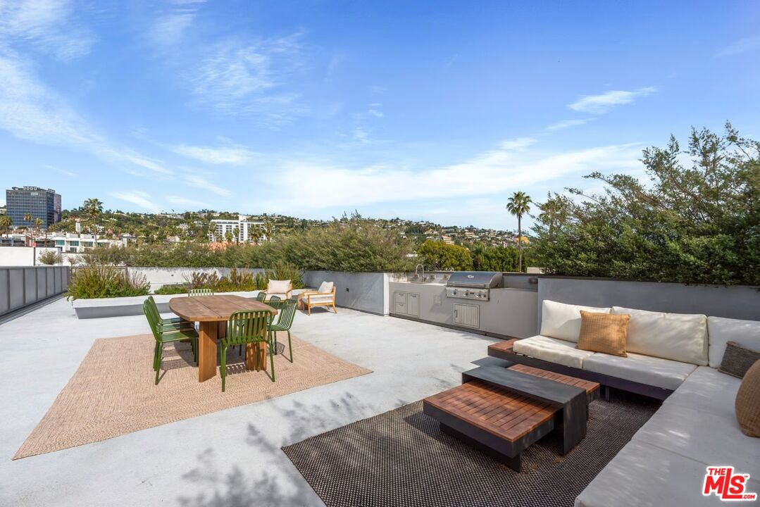 829 Larrabee St Unit: PH 404