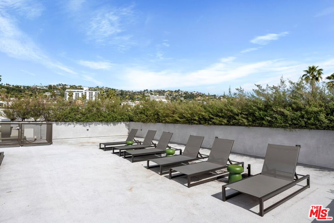 829 Larrabee St Unit: PH 404