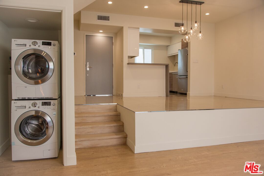 508 N Kings Rd Unit: 1