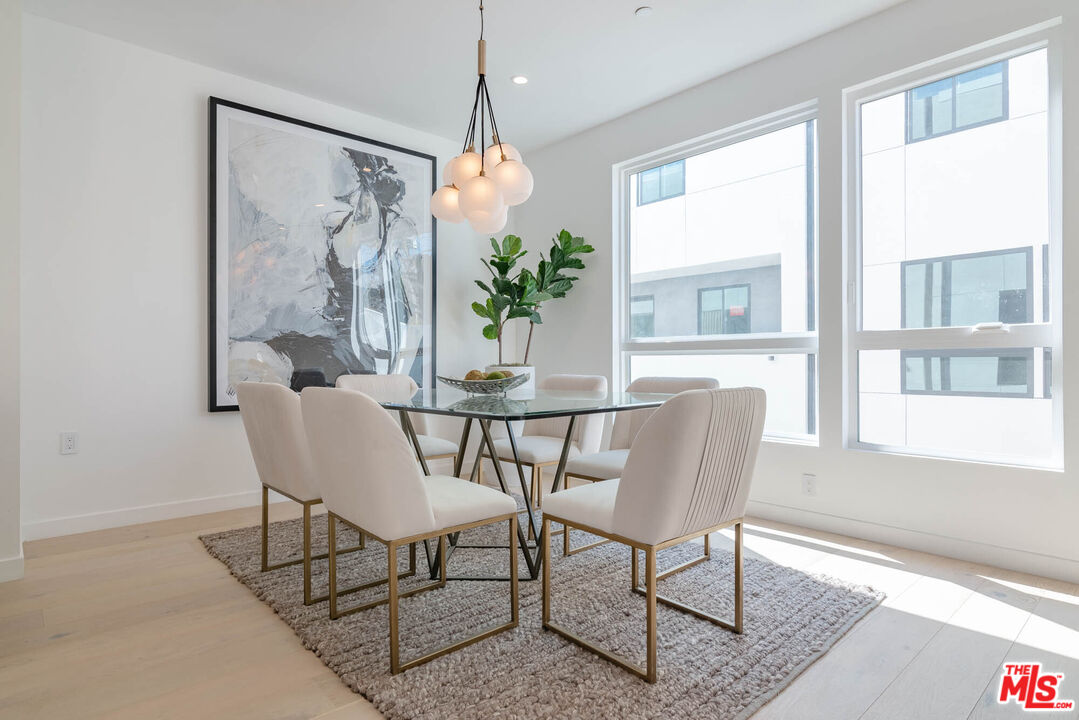 1216 N Sycamore Ave Unit: 1/2