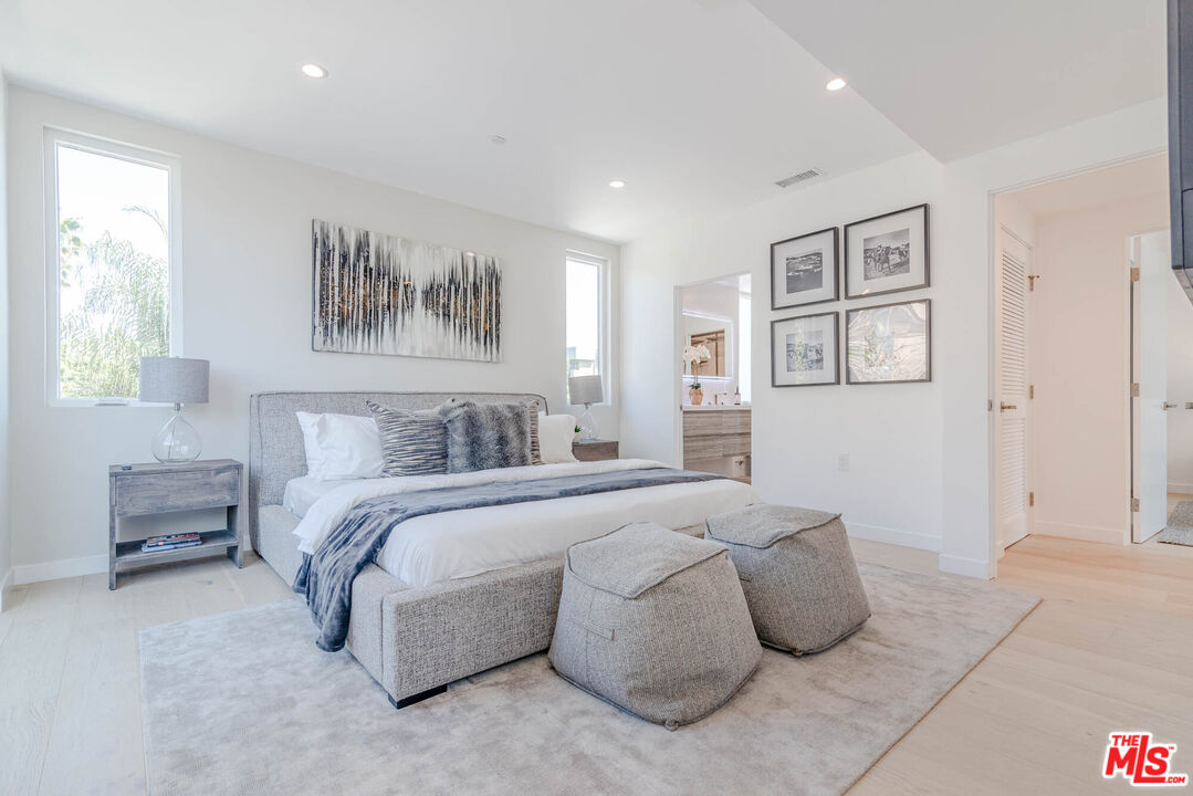 1216 N Sycamore Ave Unit: 1/2