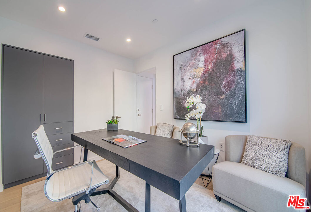 1216 N Sycamore Ave Unit: 1/2