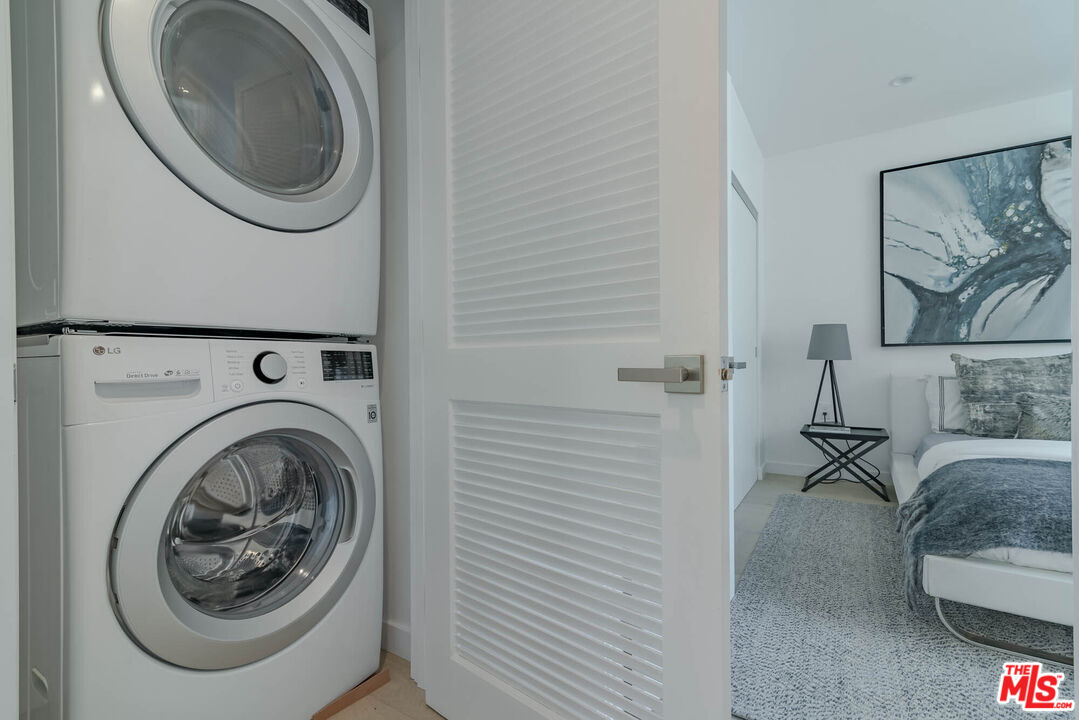 1216 N Sycamore Ave Unit: 1/2