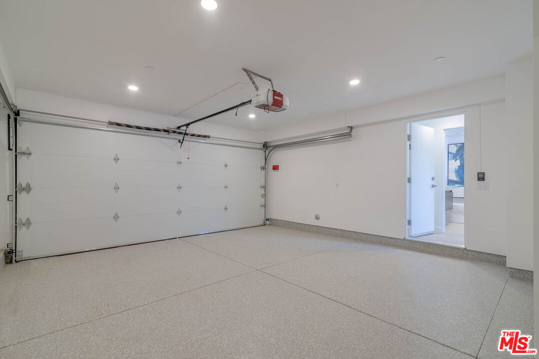 1216 N Sycamore Ave Unit: 1/2