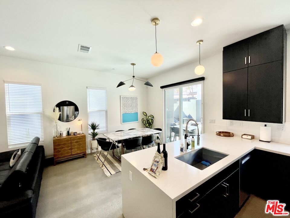2693 Paragon Loop