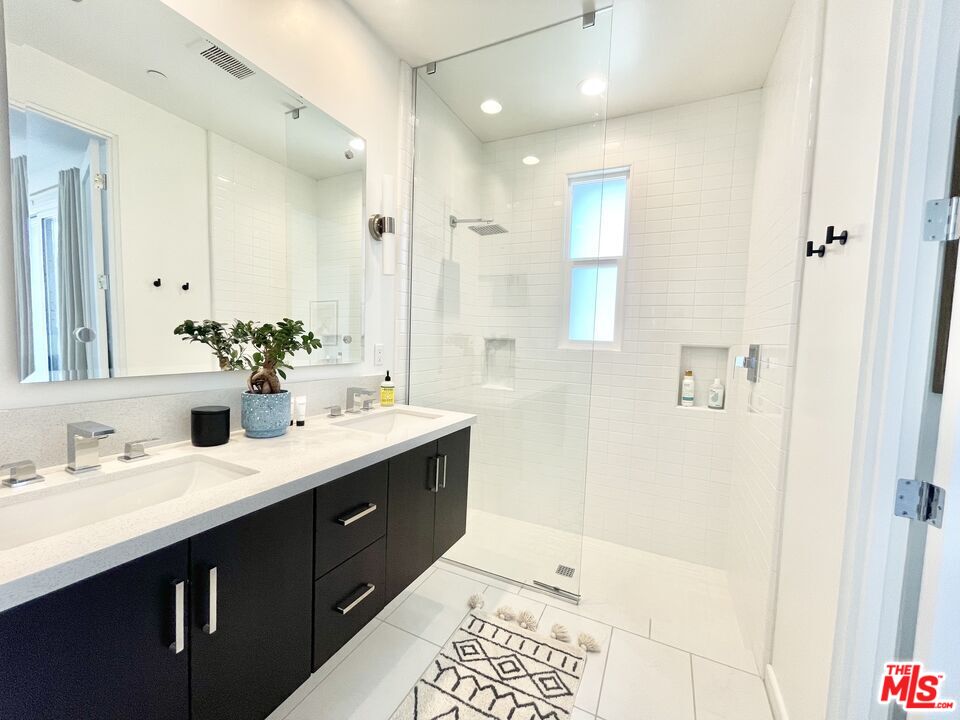 2693 Paragon Loop