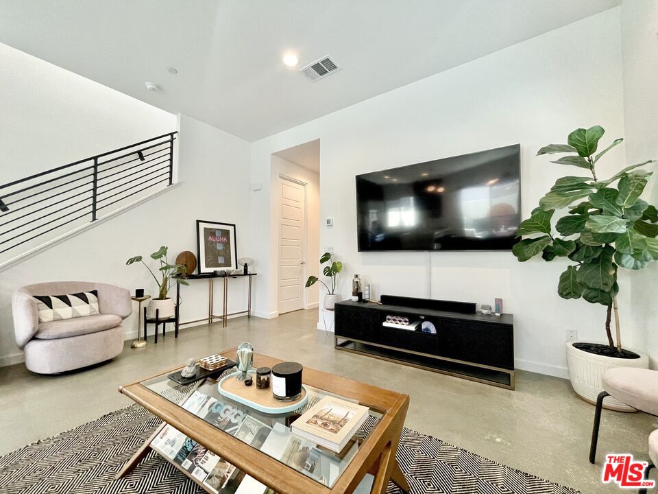 2693 Paragon Loop